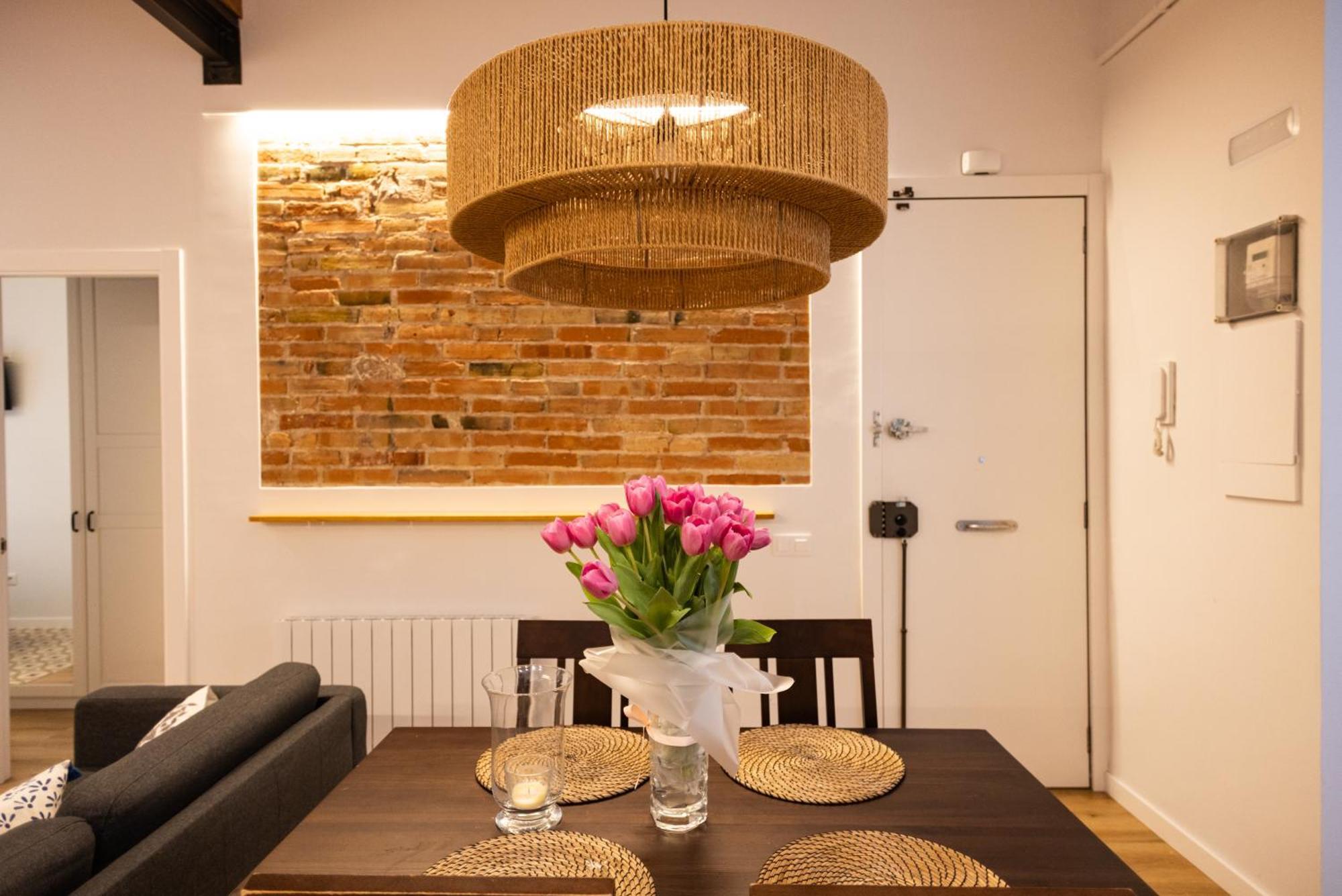 Poble Sec Charming Apartment บาร์เซโลนา ภายนอก รูปภาพ